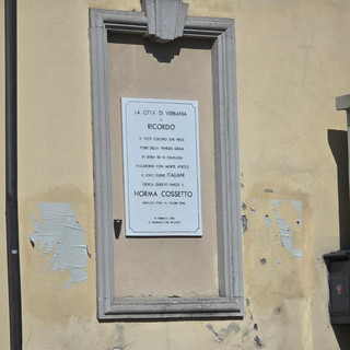 Manifesti davanti alle scuole, scontro politico tra giovani: “Serve rispetto delle regole”