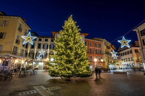 Si accende il &quot;Natale di luce&quot; a Verbania