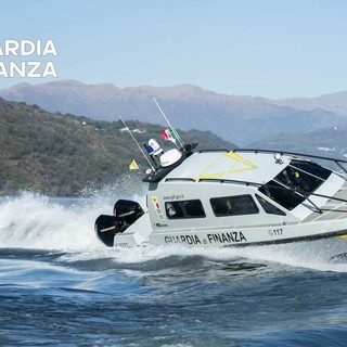 Principio di incendio a bordo di un'imbarcazione, sei persone tratte in salvo a Cannobio Principio di incendio a bordo di un'imbarcazione, sei persone tratte in salvo a Cannobio