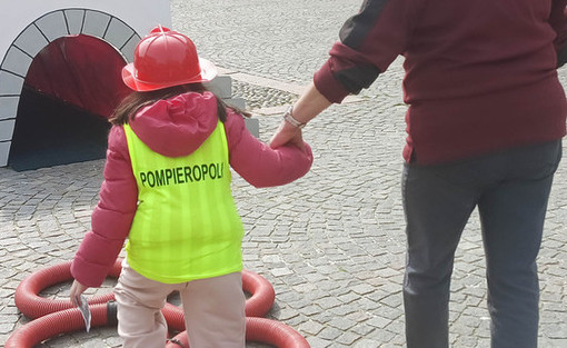 Pompieropoli arriva a Cannobio: un pomeriggio tra giochi, prove e mezzi dei Vigili del fuoco