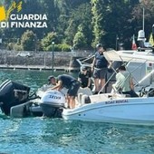 Lago Maggiore, motori modificati sulle barche a noleggio: sequestrati quattro natanti Lago Maggiore, motori modificati sulle barche a noleggio: sequestrati quattro natanti