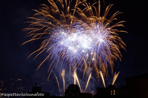 Omegna, oggi i primi fuochi piromusicali illuminano la Festa di San Vito Omegna, oggi i primi fuochi piromusicali illuminano la Festa di San Vito