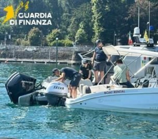 Lago Maggiore, motori modificati sulle barche a noleggio: sequestrati quattro natanti Lago Maggiore, motori modificati sulle barche a noleggio: sequestrati quattro natanti