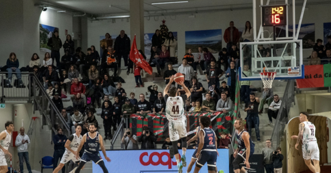 Paffoni, blackout fatale: Piacenza rimonta e vince 81-78 Paffoni, blackout fatale: Piacenza rimonta e vince 81-78