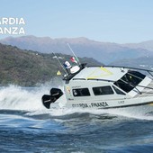 Principio di incendio a bordo di un'imbarcazione, sei persone tratte in salvo a Cannobio Principio di incendio a bordo di un'imbarcazione, sei persone tratte in salvo a Cannobio