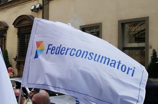 Aumento TIM, Consumatori: “No all’indicizzazione tariffaria delle bollette” Aumento TIM, Consumatori: “No all’indicizzazione tariffaria delle bollette”