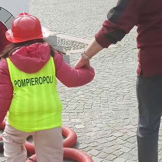 Pompieropoli arriva a Cannobio: un pomeriggio tra giochi, prove e mezzi dei Vigili del fuoco