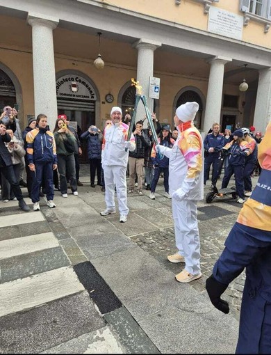 La Fiamma olimpica (foto di Ezio Cairoli)