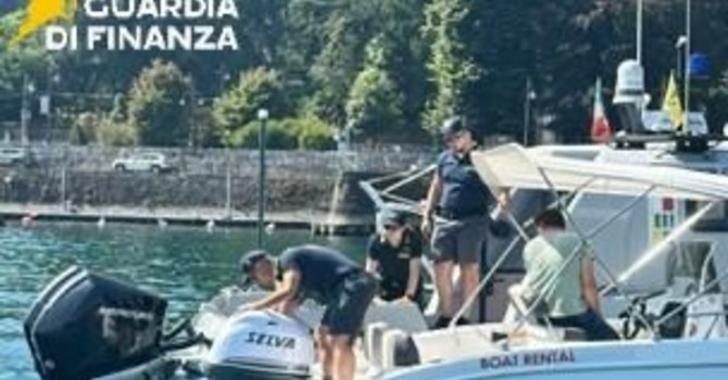 Lago Maggiore, motori modificati sulle barche a noleggio: sequestrati quattro natanti Lago Maggiore, motori modificati sulle barche a noleggio: sequestrati quattro natanti
