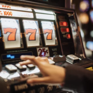 Vco, allarme gioco d’azzardo: si spendono 2.728 euro pro capite