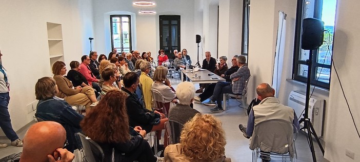 Verbania, a LetterAltura l’ultimo appuntamento di “Dialogo con tè” Verbania, a LetterAltura l’ultimo appuntamento di “Dialogo con tè”