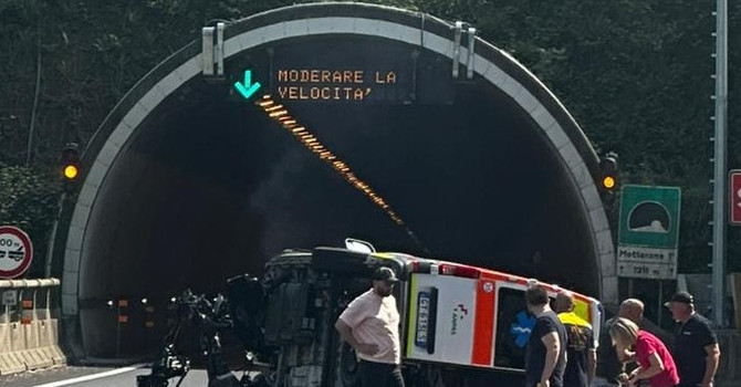 Incidente sull'A26, è dell'Anpass di Villadossola l'ambulanza che si è ribaltata. Un operatore elitrasportato a Varese