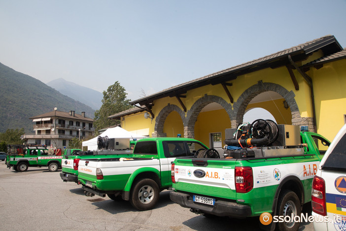Incendi in provincia, situazione in miglioramento ma restano diversi fronti attivi