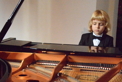 Il prodigio del pianoforte Alberto Cartuccia Cingolani a Lesa per il Festival Lago Maggiore Musica Il prodigio del pianoforte Alberto Cartuccia Cingolani a Lesa per il Festival Lago Maggiore Musica