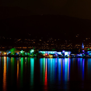 Si accendono le &quot;Isole di luce&quot; nel golfo Borromeo