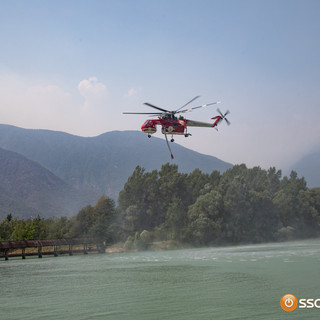 Incendi in Ossola, resta critica la situazione a Calasca Castiglione. Albertella a Miggianella