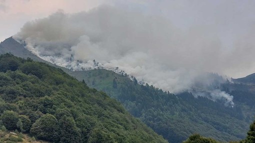 Fumo degli incendi, Omegna invita i cittadini alla prudenza Fumo degli incendi, Omegna invita i cittadini alla prudenza