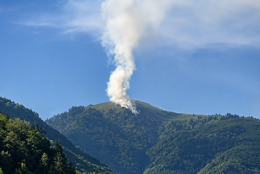 Incendi sulle montagne dell'Ossola: i fulmini del temporale hanno innescato nuovi roghi VIDEO Incendi sulle montagne dell'Ossola: i fulmini del temporale hanno innescato nuovi roghi VIDEO
