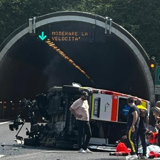 Incidente sull'A26, è dell'Anpass di Villadossola l'ambulanza che si è ribaltata. Un operatore elitrasportato a Varese