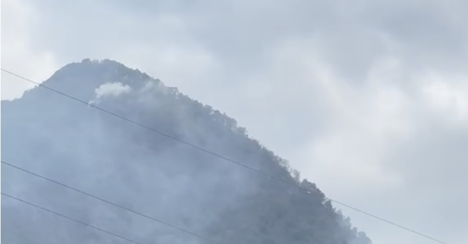 Incendi boschivi, nel Vco resta alta l'emergenza: sei roghi ancora sotto osservazione Incendi boschivi, nel Vco resta alta l'emergenza: sei roghi ancora sotto osservazione