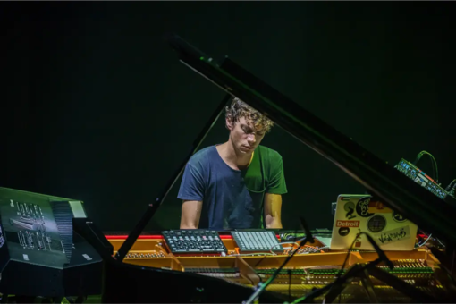 Dal Barocco alla techno: questa sera il concerto di Francesco Tristano tra pianoforte ed elettronica Dal Barocco alla techno: questa sera il concerto di Francesco Tristano tra pianoforte ed elettronica