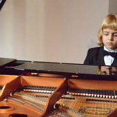Il prodigio del pianoforte Alberto Cartuccia Cingolani a Lesa per il Festival Lago Maggiore Musica Il prodigio del pianoforte Alberto Cartuccia Cingolani a Lesa per il Festival Lago Maggiore Musica