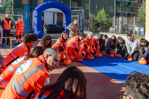 Buona partecipazione e via al progetto "Ritmo di Vita Next" per abilitare mille giovani al defibrillatore Buona partecipazione e via al progetto "Ritmo di Vita Next" per abilitare mille giovani al defibrillatore