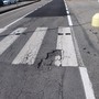Asfalto con buche lungo la Intra Premeno