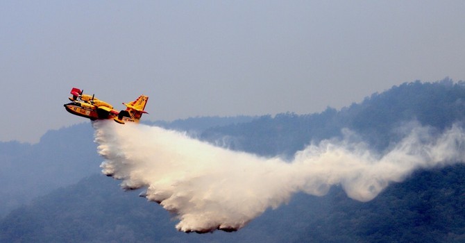 Incendi in Ossola, l'emergenza non è finita: nuovi focolai a Calasca e torna il Canadair Incendi in Ossola, l'emergenza non è finita: nuovi focolai a Calasca e torna il Canadair