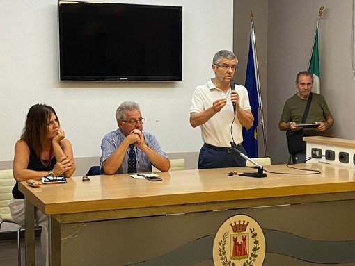 Centro migranti all'ex albergo Sant'Antonio:gli esperti rassicurano i cittadini Centro migranti all'ex albergo Sant'Antonio:gli esperti rassicurano i cittadini