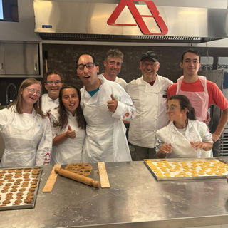 La pasticceria diventa inclusione con "Gust In": sei ragazzi speciali al lavoro per lanciare una start-up
