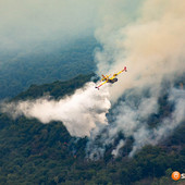 Lago d'Orta, nuove limitazioni per la navigazione durante gli interventi antincendio Lago d'Orta, nuove limitazioni per la navigazione durante gli interventi antincendio