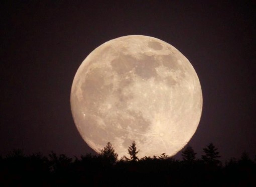 Il cielo di ottobre regala la Superluna