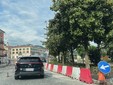 L’interruzione di parte della ciclabile in corso Mameli a Intra