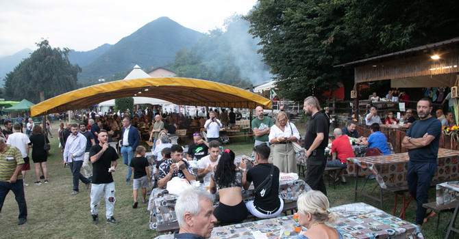La forza della Lucciola sono i suoi volontari: 150 persone al lavoro per una festa che guarda al futuro La forza della Lucciola sono i suoi volontari: 150 persone al lavoro per una festa che guarda al futuro