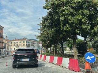 L’interruzione di parte della ciclabile in corso Mameli a Intra