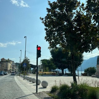 A A A cercasi... zone d’ombra sul lungolago
