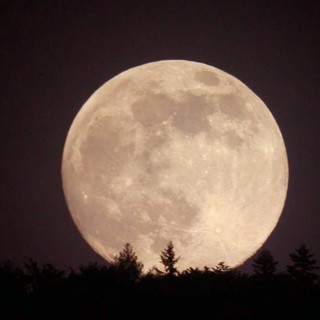 Il cielo di ottobre regala la Superluna