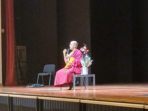 “Ci vuole coraggio per amare": Lama Michel Rinpoche a Verbania per presentare il nuovo libro “Ci vuole coraggio per amare": Lama Michel Rinpoche a Verbania per presentare il nuovo libro
