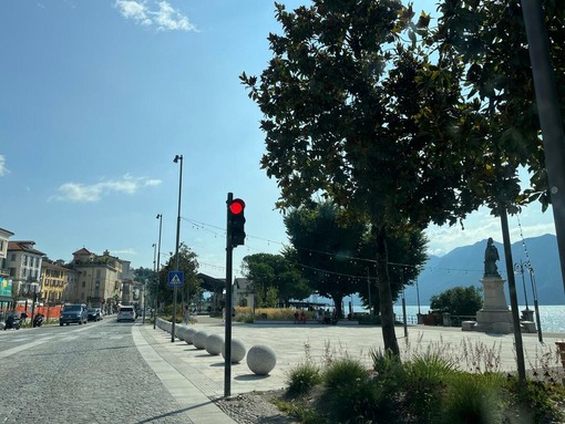 A A A cercasi... zone d’ombra sul lungolago