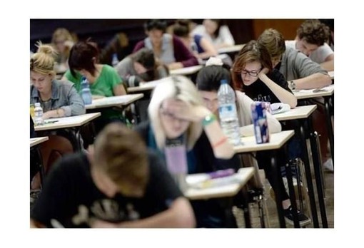 Maturità: le possibili tracce del tema d’italiano tra attualità, intelligenza artificiale, memoria e sogni dei giovani
