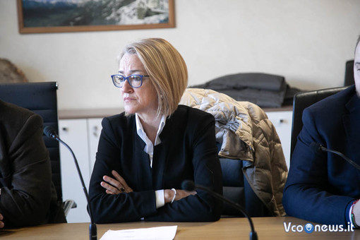 Cristina (FI) attacca la stagione estiva del Maggiore: “Annunci roboanti, spettacoli modesti e costi esorbitanti”