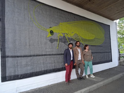 Inaugurato il murales di Hilario Isola nella prima giornata di Editoria e Giardini FOTO