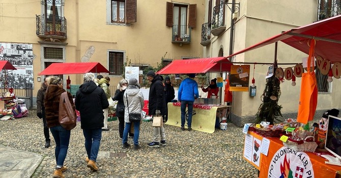 Il volontariato protagonista dei mercatini di Natale del Vco Il volontariato protagonista dei mercatini di Natale del Vco