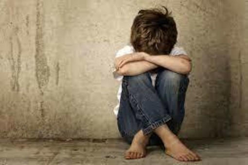 Abusi sui minorenni: cresciuti i casi trattati di adescamento online, cyberbullismo e sextortion