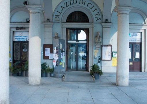 Consiglio a Omegna: Joris Freschini subentra a Letizia Tornetta, modifiche e variazioni in agenda