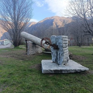Ricollocato il monumento agli Scalpellini nel parco Mauro Moroni