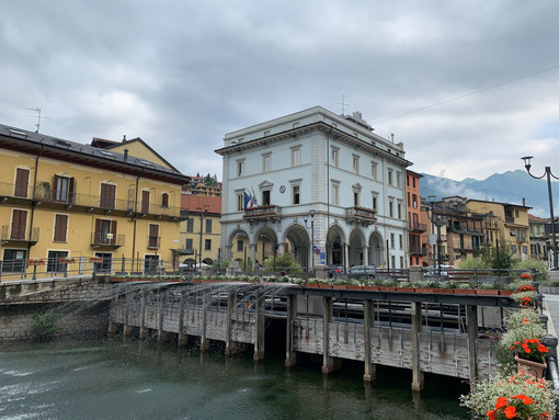 “In centro ogni fine settimana risse, urla, vandalismi e spaccio”, omegnesi esasperati