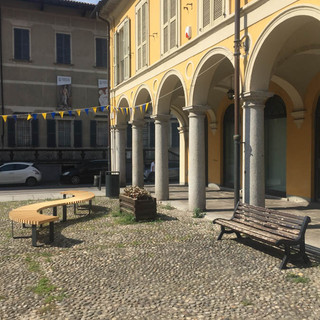Piazza Pedroni diventa la “piazza delle fiabe”: nuove scenografie e letture per il Natale a Pallanza