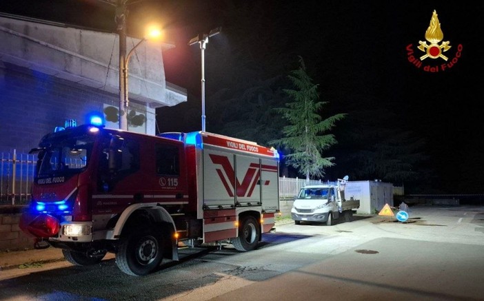 Gravellona Toce, tubatura del gas danneggiata durante lavori di scavo: intervengono i vigili del fuoco Gravellona Toce, tubatura del gas danneggiata durante lavori di scavo: intervengono i vigili del fuoco